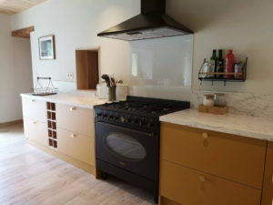 Cuisinière La Bergerie de Trassouet Gîte de groupe Hautes-Pyrénées