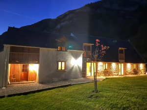 Extérieur nuit La Bergerie de Trassouet Gîte de groupe Hautes-Pyrénées
