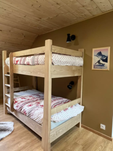 Lits superposés rose La Bergerie de Trassouet Gîte de groupe Hautes-Pyrénées